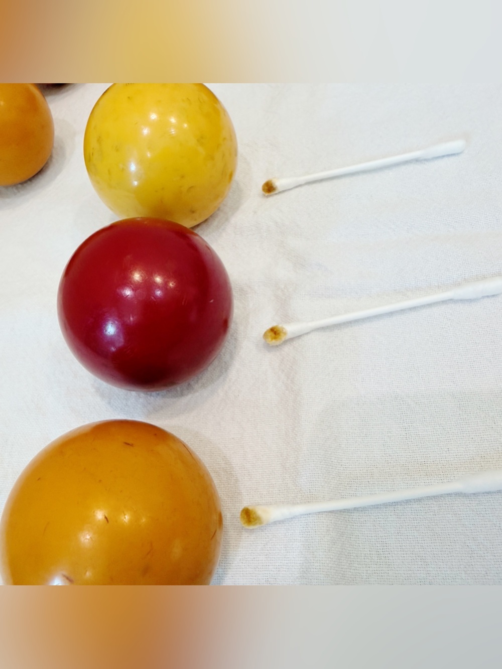 Vintage Bakelite Game Balls Lot 11 Cherry Red Butterscotch Yellow 54-57mm 1460g - Picture 16 of 16